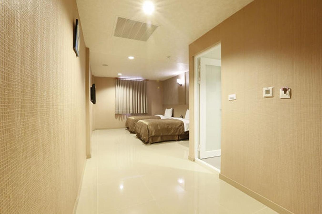 Hua Xiang Motel - Arena Kaohsiung Exterior photo